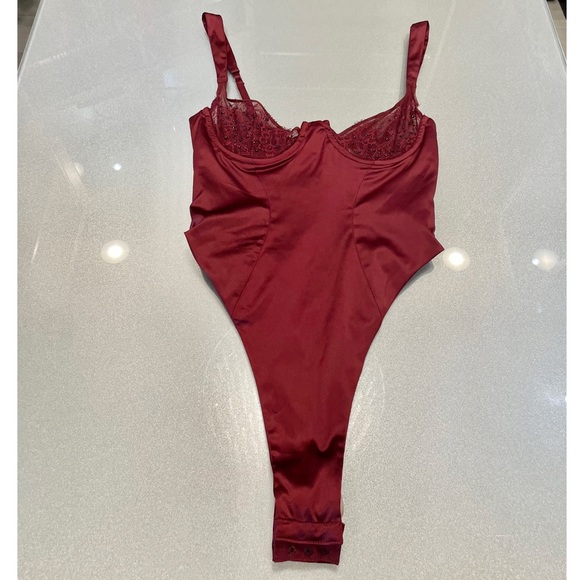 Oh Polly Satin Embellished Bodysuit size 4 Stassie Collection - Picture 4 of 12